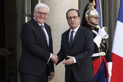 Hollande, Almanya'nın Yeni Cumhurbaşkanı Steinmeier'i Kabul Etti