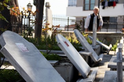 İsa Baba Türbesi'ndeki Şehitliğe Çirkin Saldırı