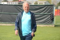 MUSTAFA DENİZLİ - Mustafa Denizli'den Milli Takım Yorumu