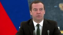 Rus Başbakan Medvedev’den toplantıya geç kalan bakana sert uyarı