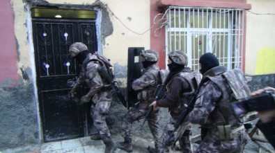 11 Sürgülü Demir Kapı Ve 2 Kameraya Rağmen Kaçamadılar