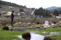 52 Yıllık Mezar Baraj Sularının İçinde Kaldı Haberi
