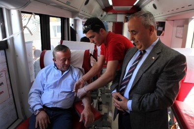 Ali Ağaoğlu, 'Kan Bağışı Sürekli Hale Getirilmeli'
