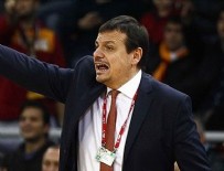 TEZAHÜRAT - Ergin Ataman soyunma odasına gitti