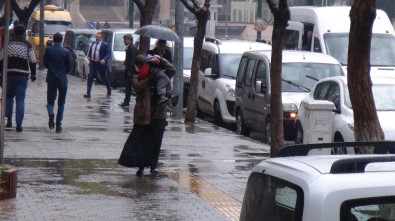 Gaziantep'te Sağanak Yağış Hayatı Olumsuz Etkiledi