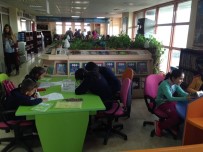 'İnsan Her Yerde Okur' Sloganıyla Kitap Okuma Etkinliği