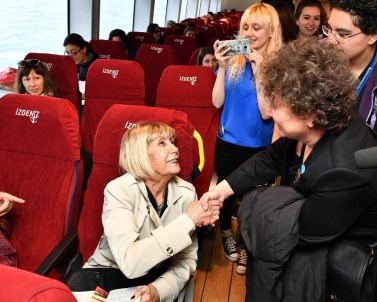 'Kitap Dostlarına' Sürpriz