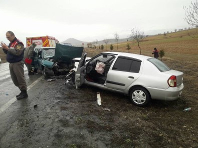Konya'da Trafik Kazası Açıklaması 4 Yaralı