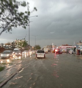 Mersin'de Şiddetli Yağış Hayatı Olumsuz Etkiledi