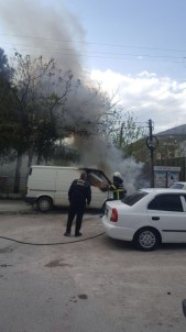 Milas'ta Park Halindeki Araç Yandı