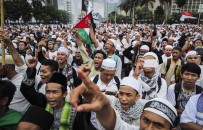 JAKARTA - Müslümanlardan 'Kur'an'a Hakaret' Potestosu