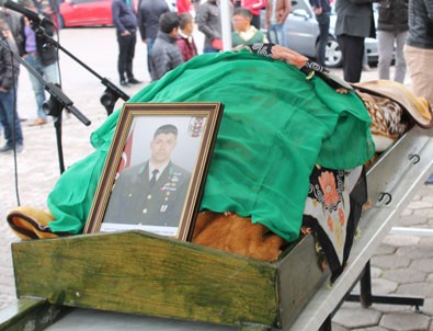 Şehit Halisdemir'in annesi toprağa verildi