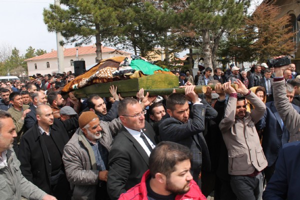 Şehit Halisdemir'in annesi toprağa verildi