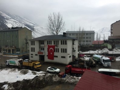 Beytüşşebap Belediye Binasına Türk Bayrağı Asıldı