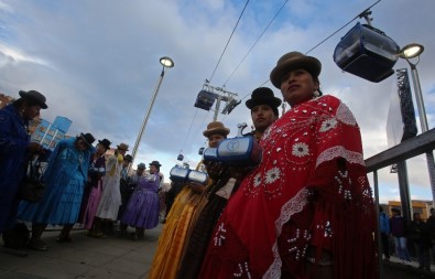 Bolivya'da İki Şehir Arasına Teleferik Hattı Çekildi