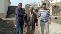 EVDE TEK BAŞINA - Enkazın Altında Kalan 85 Yaşındaki Engelliyi Komşuları Kurtardı