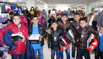 Erciş'te 'Geleceğimizi Kucaklıyoruz Projesi' Yüzleri Güldürmeye Devam Ediyor