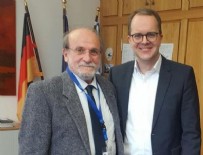 ERTUĞRUL KÜRKÇÜ - Ertuğrul Kürkçü'den mesaj gibi fotoğraf