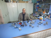 ÇAMAŞIR MAKİNESİ - Malazgirt'te Hurda Televizyon Parçalarıyla Maket Oyuncaklar Üretiyor