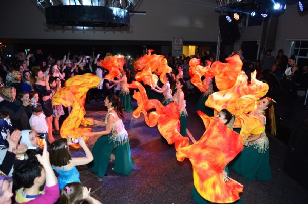 Ağaoğlu'ndan kızına unutulmaz kına gecesi