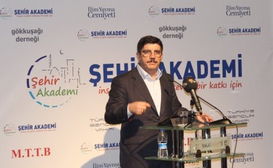 AK Parti'li Aktay'dan 'Kayıt Dışı İktidar' Benzetmesi