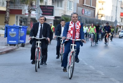 Atatürk'ün Antalya'ya Gelişi Anısına Muratpaşa Bisiklete Bindi