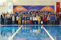 ORHAN ÇIFTÇI - Bağcılar'da Başarılı Yüzücüler Altınla Ödüllendirildi