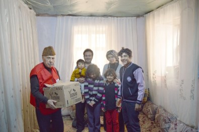 Besni'de Kızılay Başkanlığı Suriyeli Aileye Gıda Yardımı Yaptı