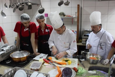 Beyaz Kalpler Öğrencilerinden Balık Menüsü