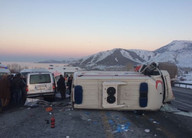 Bitlis'te Ambulans İle Hafif Ticari Araç Çarpıştı Açıklaması 4 Ölü, 1 Yaralı
