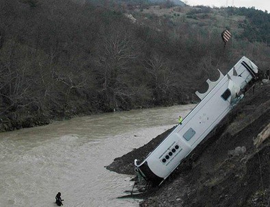 Tarım işçilerini taşıyan otobüs nehre düştü: 18 ölü, 37 yaralı