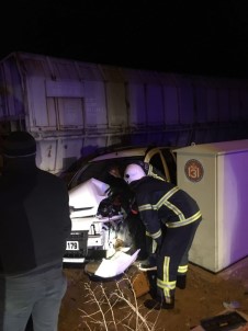 Tren Hemzemin Geçitte Otomobile Çarptı Açıklaması 2 Yaralı