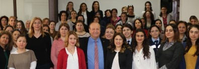 Başkan Özakcan'ın 8 Mart Dünya Kadınlar Günü Mesajı