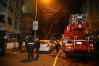 Kadıköy'de 4 Katlı Binanın Çatısı Alev Alev Yandı