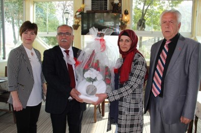 Kadın İşletmeciden Hemcinslerine 'Evinizde Oturmayın' Tavsiyesi