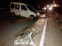 Kontrolden Çıkan Otomobil Bariyerlere Çarptı Açıklaması 3 Yaralı