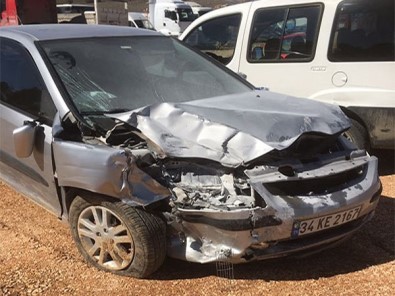 Otomobil İle Tır Çarpıştı Açıklaması 5 Yaralı