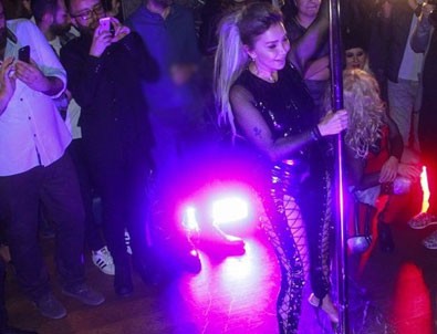 Yonca Evcimik 40'ıncı yılını direkte kutladı