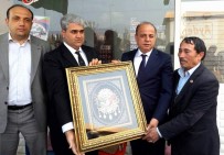 İZZETTIN SEVGILI - Zeybek Mahallesi Kaymakam Sevgili'yi Çiçeklerle Karşıladı