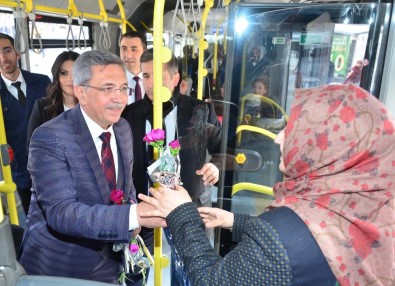 8 Mart'ta Pursaklar'a Sanatçı Yağmuru