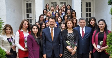 Adana Adliyesi'nde 'Kadınlar Günü' Kutlaması