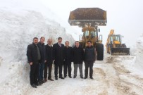 FEYAT ASYA - Batı'da Yaz, Muş'ta 3,5 Metre Kar