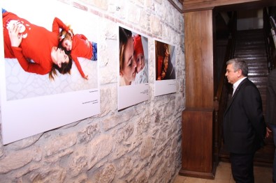 Kuşadası'nda 'Kadın Gözünden Anne' İsimli Fotoğraf Sergisi Açıldı