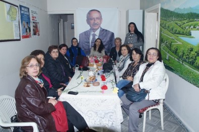 Lapseki CHP İlçe Teşkilatı'ndan Kadınlar Günü Kutlaması