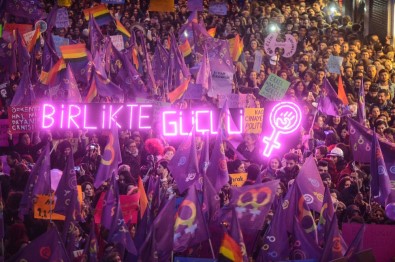 Taksim'de 'Feminist Gece Yürüyüşü' Düzenlendi