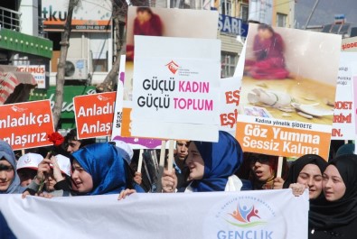 Tokat'ta 'Kadınız Varız Buluşsun Adımlarımız' Yürüyüşü