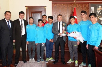 Türkiye Birincisi Öğrencilerden Kaymakam Yaşar'a Ziyaret