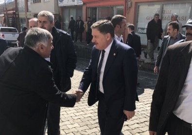 AK Partili Özbek'e Şemdinli'de Sıcak Karşılama