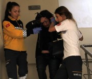 KADIN POLİS - Hamile Kadını Önce Gasp Ettiler Sonra Darp Edip Araçtan Attılar