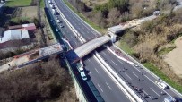 GÖRGÜ TANIĞI - İtalya'da Otoban Köprü Çöktü Açıklaması 2 Ölü
